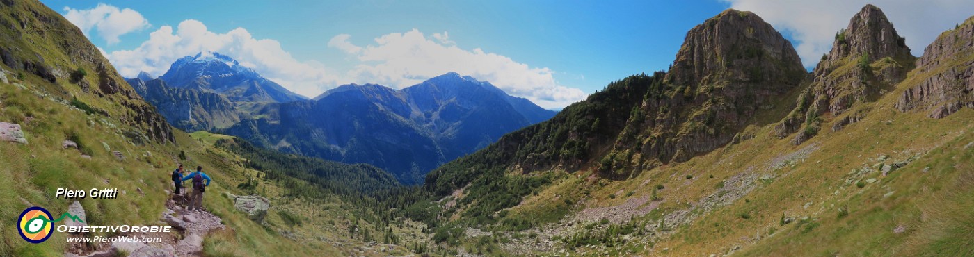 44 Tre Pizzi a dx, Arera Menna a sx.jpg